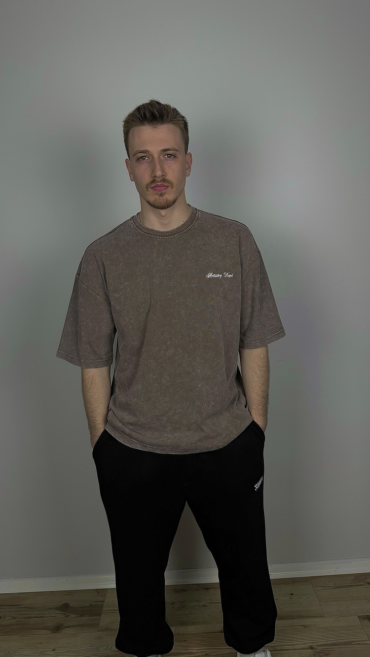 KAHVERENGİ NAKIŞLI OVERSİZE TİŞÖRT